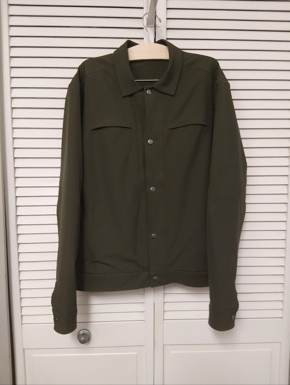 lululemon athletica Men's Olive Snap-Front Shirt Jacket